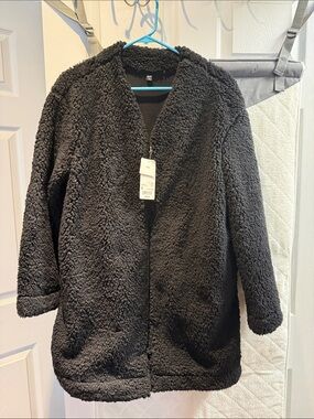 Uniqlo Black V-Nexk Zippered Long Jacket